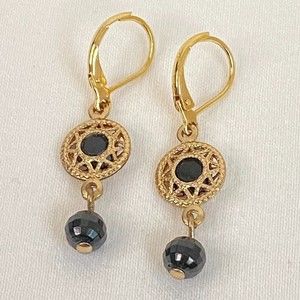 Drop Earrings Black Stones Gold Tone Filagree Setting Lever Back